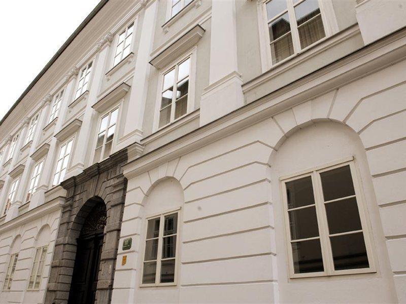 Antiq Palace - Historic Of Europe