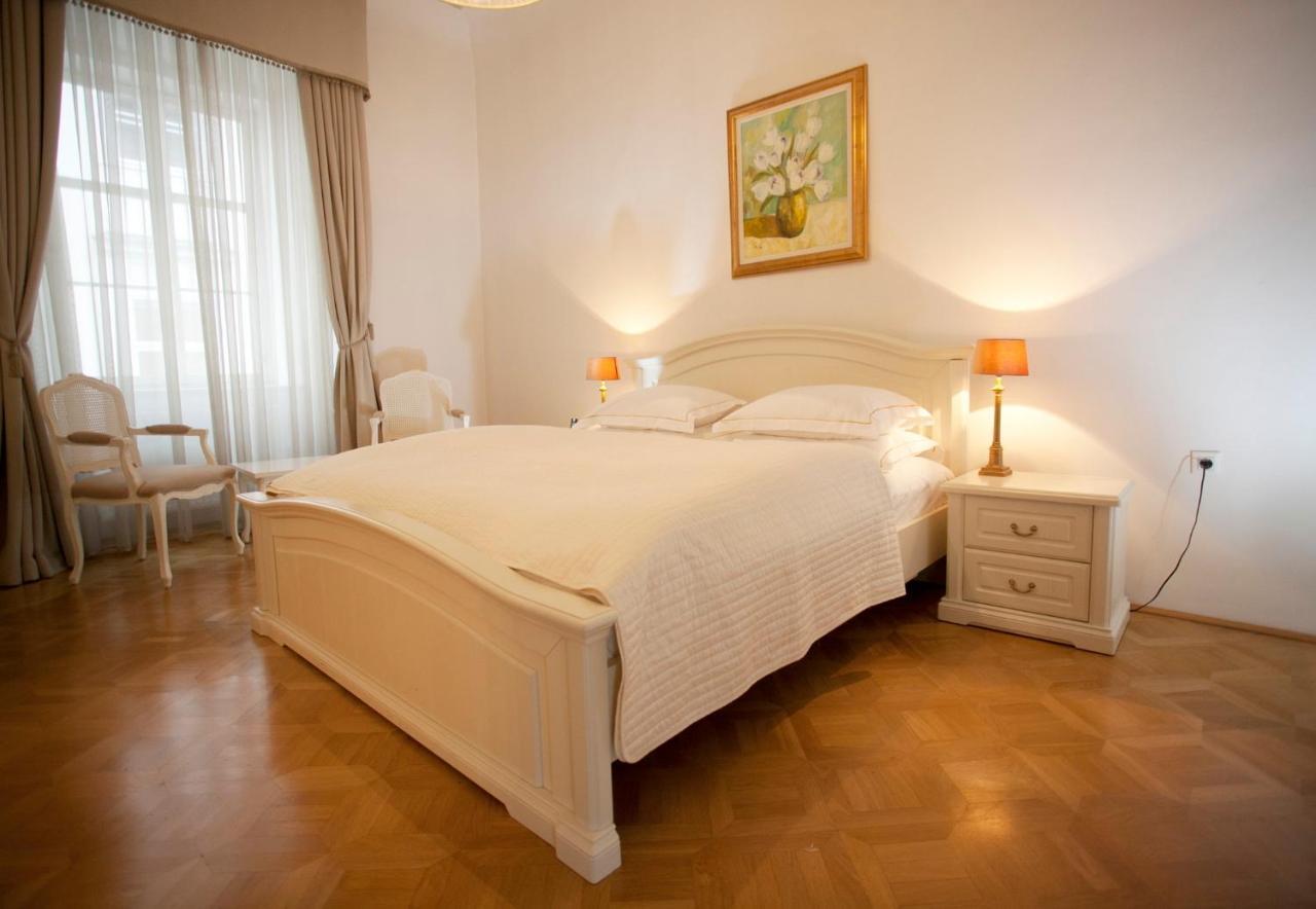 Antiq Palace - Historic Of Europe